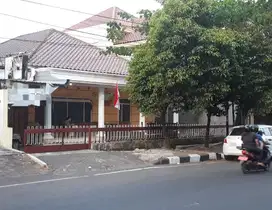 RUMAH / KANTOR PINGGIR JALAN RAYA LAMPERSARI SEMARANG