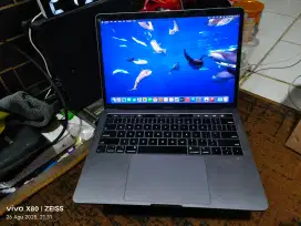 MacBook Pro 2019 Touchbar 8/256Gb Normal Siap Pakai