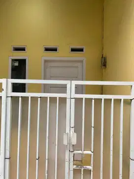 DISEWAKAN RUMAH