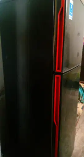 Kulkas 2 pintu merek aqua
