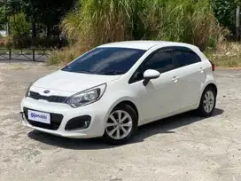 KIA Rio 1.4 SE Bensin-AT 2012 Putih WBQ