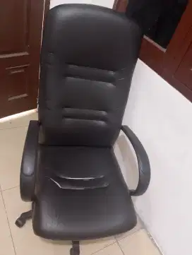 Kursi kantor masih layak pake