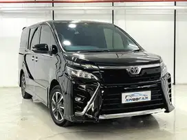 km70rb Toyota Voxy 2.0 AT 2019/2018 Hitam
