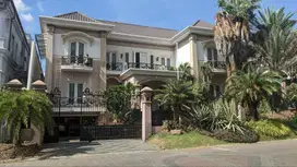 RUMAH MEWAH GRAHA FAMILY, GOLF VIEW, ADA KOLAM RENANG