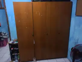 Lemari kayu kokoh 4 pintu