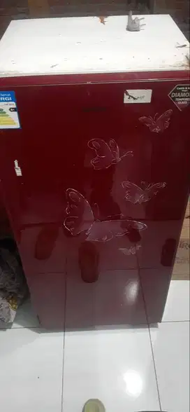 Kulkas sanken 1 pintu warna merah