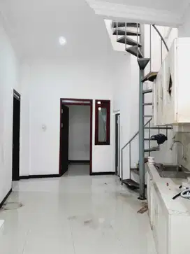 Rumah 2 lantai di Taman Mekar Utama Bandung