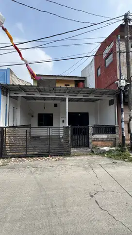 di jual cepat rumah 1,5 lantai siap huni siap kpr
