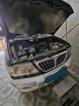 Mobil mitsubishi kuda grandia2.0 MPI 2003