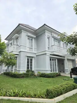 HOT OFFER! Rumah Design Klasik Eropa di Menaggio Village 5+2 Kamar