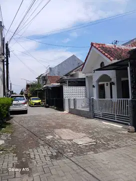 Dalam Perumahan Lempongsari: Rumah Elegan 4 menit Sekolah  Al-Azhar