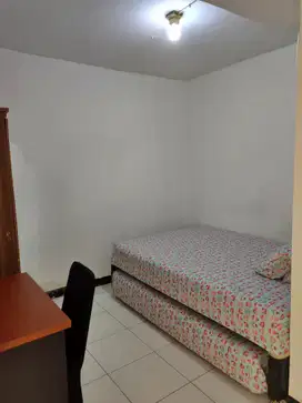 Kost Lengkap, Kamar Paling Depan