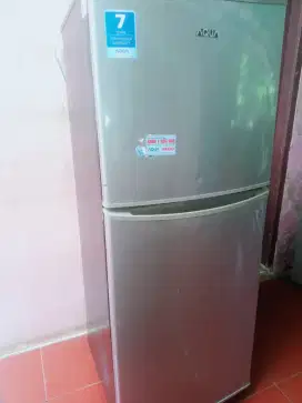 Di jual kulkas 2 pintu merk AQUA normal dingin beku SIAP PAKAI