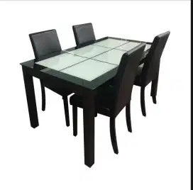 Meja makan Minimalis