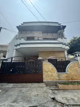 Rumah Megah Semi Furnished Bonus Tanah 240m 3+1KT di Sunter Agung