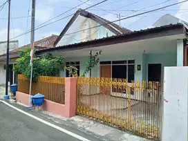RUMAH LOKASI CILIWUNG COCOK UNTUK RUMAH KOST