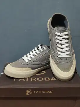 Sepatu patrobas equip low charcoal 42 original sneakers