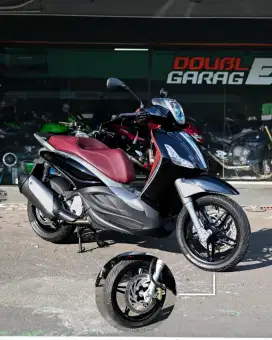 PIAGGIO BEVERLY 350 HITAM LANGSUNG ISI NAMA 
‎