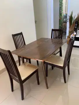 Di jual murah Meja Makan