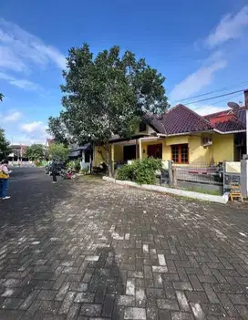 Rumah seken dekat ugm sd, smp, sma al azhar, uny, uty, tvri, mall jcm