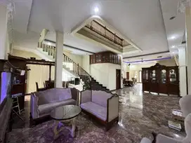 Rumah Villa Mewah daerah Gatot Subroto