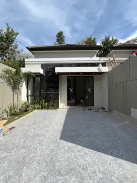 RUMAH MEWAH MODERN TATA RUANG NYAMAN DI JALAN KALIURANG DEKAT UII