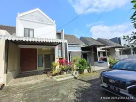 RUMAH 2 LANTAI,HARGA MURAH, CANTIK DAN STRATEGIS,
