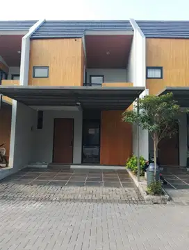 Dijual Rumah 2 Lantai, 3 Kamar Tidur, Strategis, Grand Wisata, Bekasi