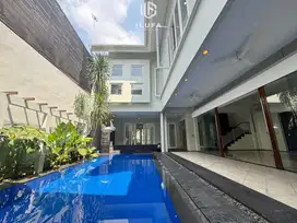 Disewakan rumah good condition lokasi strategis pondok indah