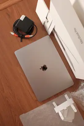 Fullset Macbook Pro 2020 i5 8/256 No MINUS