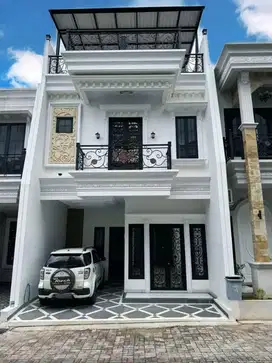 Rumah Mewah desain Classic dan Rooftop di Pasar Minggu Jaksel