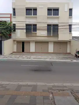 Ruko Gandeng 3 Unit Bagus Kawasan Ramai Jalan Utama Beringin Karawaci
