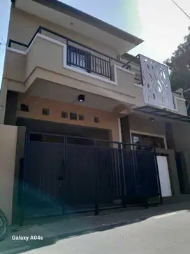 Rumah mewah bonus 5 unit kos. Ceger, Jakarta Timur.selangkah erminal