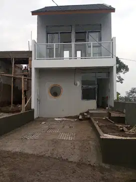 Rumah Estetik 2 Lantai 3 Kamar di Cihanjuang Dekat ke Cimahi