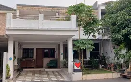 Rumah 2,5 Lantai semi furnish  Murah dikelasnya Kota Wisata Cibubur