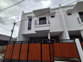 BU! Rumah 2 Lantai, Samping KRR Udara Segar!
