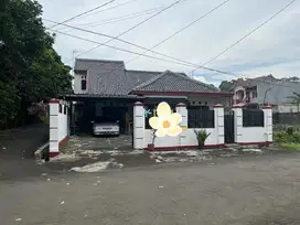 Jual rumah strategis .hook dekat Tol.