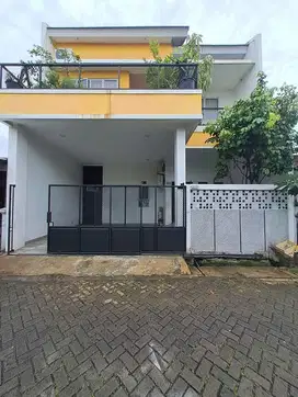 Rumah sudah renovasi, Minimalis modern, 2 LT, di Perum Cipondoh Makmur