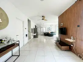 DIJUAL RUMAH HOEK MURAH DI CLUSTER BARU KOTA WISATA, SIAP HUNI