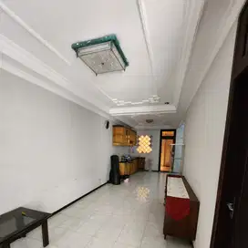 dijual rumah 1M an dua lantai minimalis dekat pakuwon mall