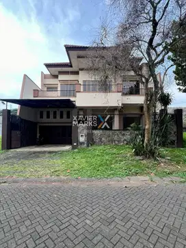 Dijual Rumah Mewah Klasik di Boulevard Cluster Nieuw Indie Araya