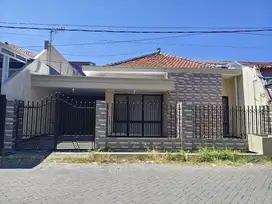 RUMAH LEBAK 1 LANTAI ROW 3 MOBIL, DEKAT RAYA KENJERAN