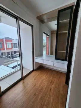 Disewakan Rumah PIK 2 Luas 6x12,5 3 Kamar Semi Furnish 75 Jt/Thn!