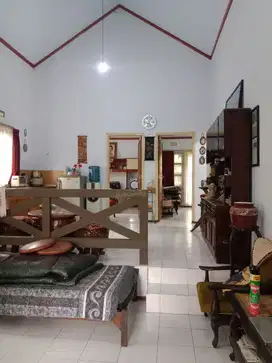 VILLA GRAND WHIZ TRAWAS MOJOKERTO, FULL FURNISH