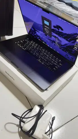 Macbook pro m3 pro 16 inch