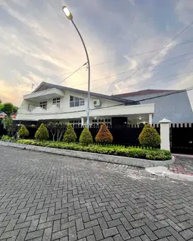 Rumah Ketintang Baru Strategis Siap Huni Furnished