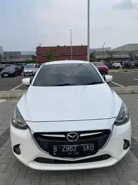 DIJUAL MAZDA 2 TYPE R SKYACTIV TAHUN 2015 WARNA PUTIH !!