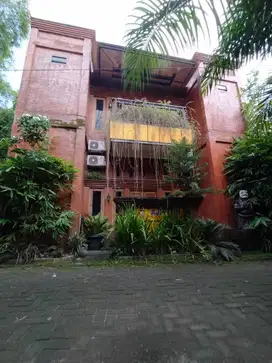 RUMAH MEGAH DEKAT STADION MAGUWO, TANAH LUAS DAN AKSES MUDAH