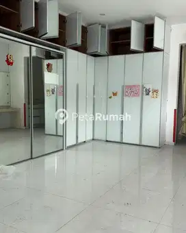 DIJUAL VILLA KOMPLEK TAMAN POLONIA - MEDAN MAIMUN