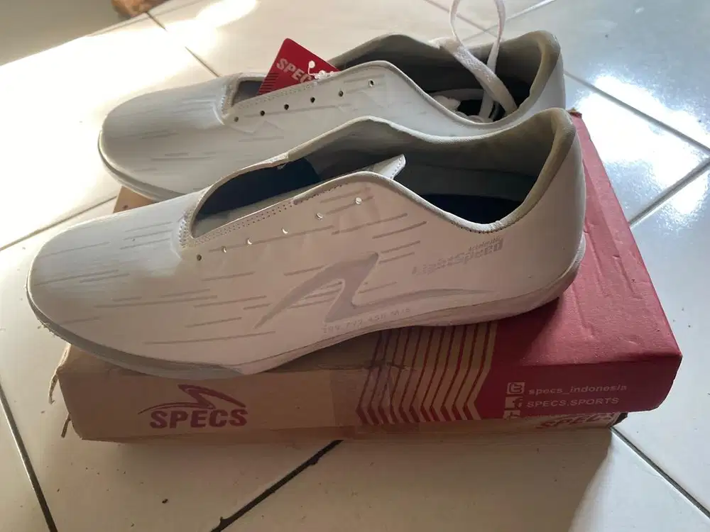sepatu futsal..